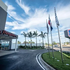 Hampton By Hilton Santo Domingo Airport מלון